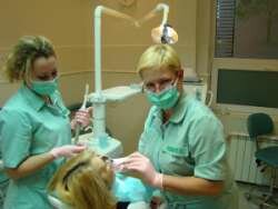 Особенности имплантации зубов от стоматологической клиники «Дентал Визит»